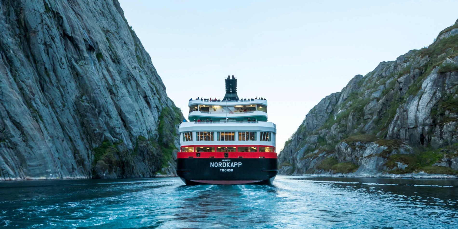 Hurtigruten in Trollfjord