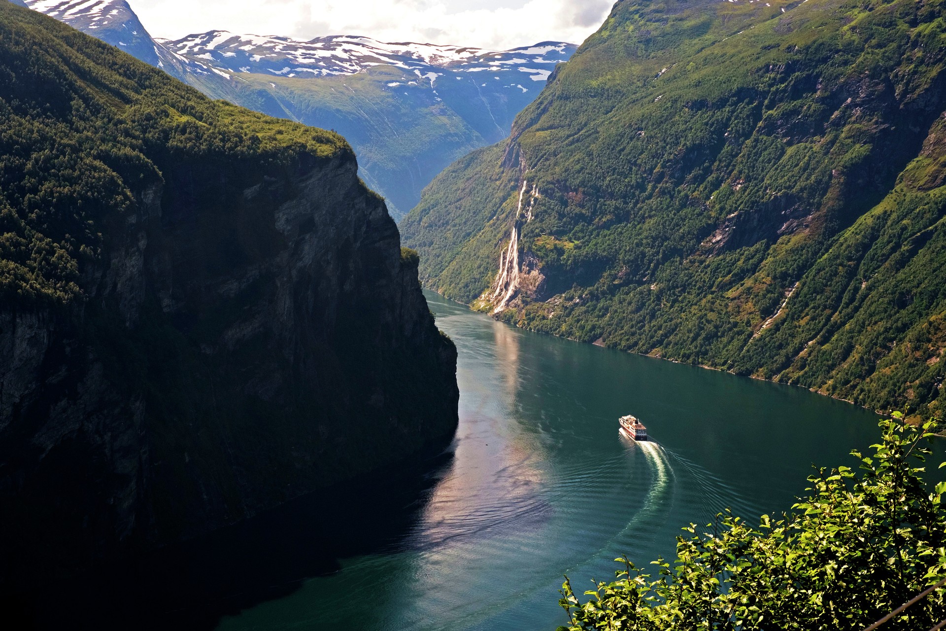 Cruise The Norwegian Fjords Complete Norway Voyage In 16 Days Fjords And Midnight Sun Hurtigruten Norwegian Coastal Express